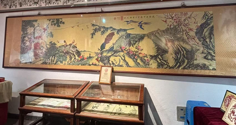 楊秀玲剪紙作品《百鳥朝鳳》。人民網(wǎng) 白宛松攝